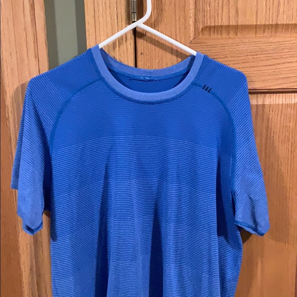 Lulu lemon t-shirt size large